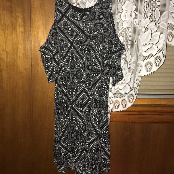 Only wore twice. Size is med fits more like a L. - Picture 2 of 3